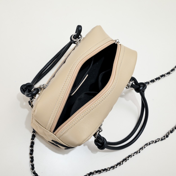 シャネルバッグ着用イメージ